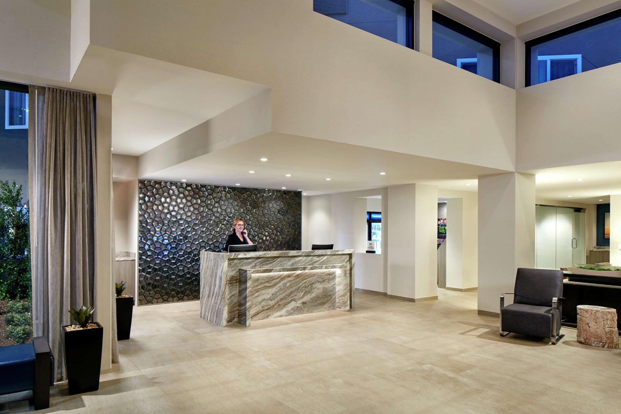Hilton Garden Inn San Diego Mission Valley/Stadium Bagian luar foto